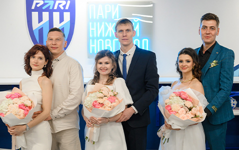 Три нижегородские пары зарегистрировали брак на поле перед матчем «Пари НН» — «Краснодар»