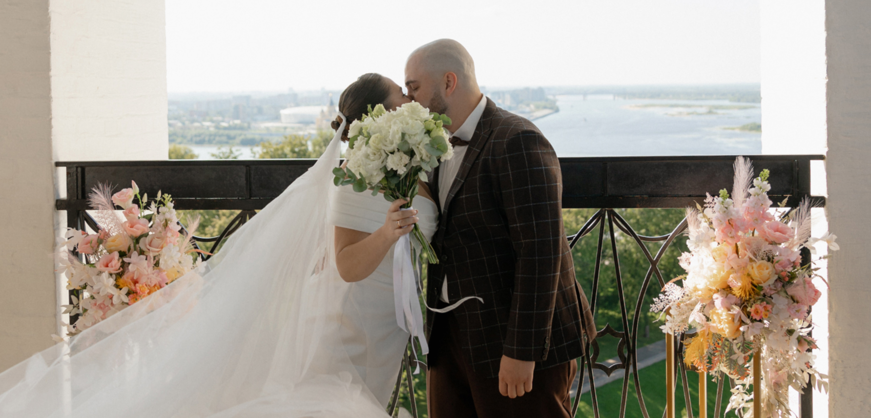 От колокольни до стадиона: институт расширяет карту необычных мест для выездных регистраций в Нижнем Новгороде